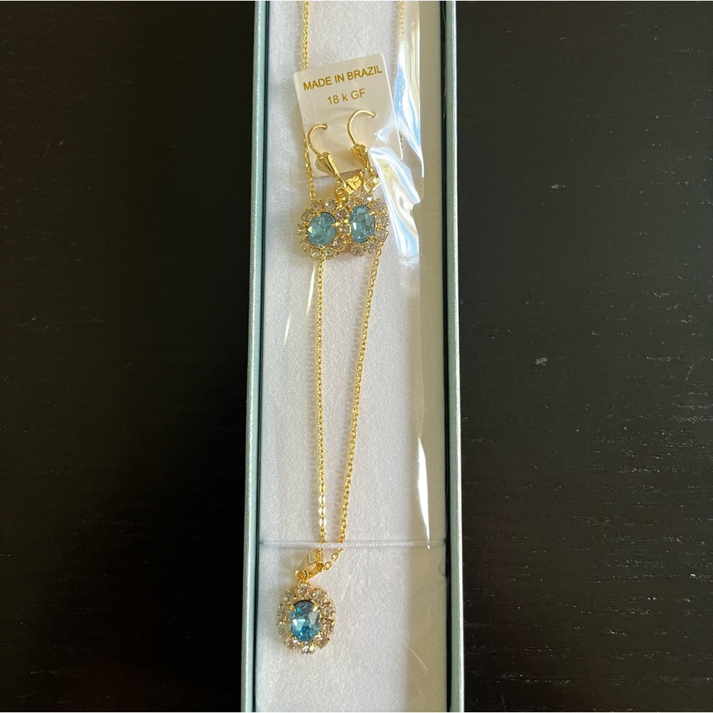 Great holiday gift Blue Sapphire popular blue gemstones. brings royalty.